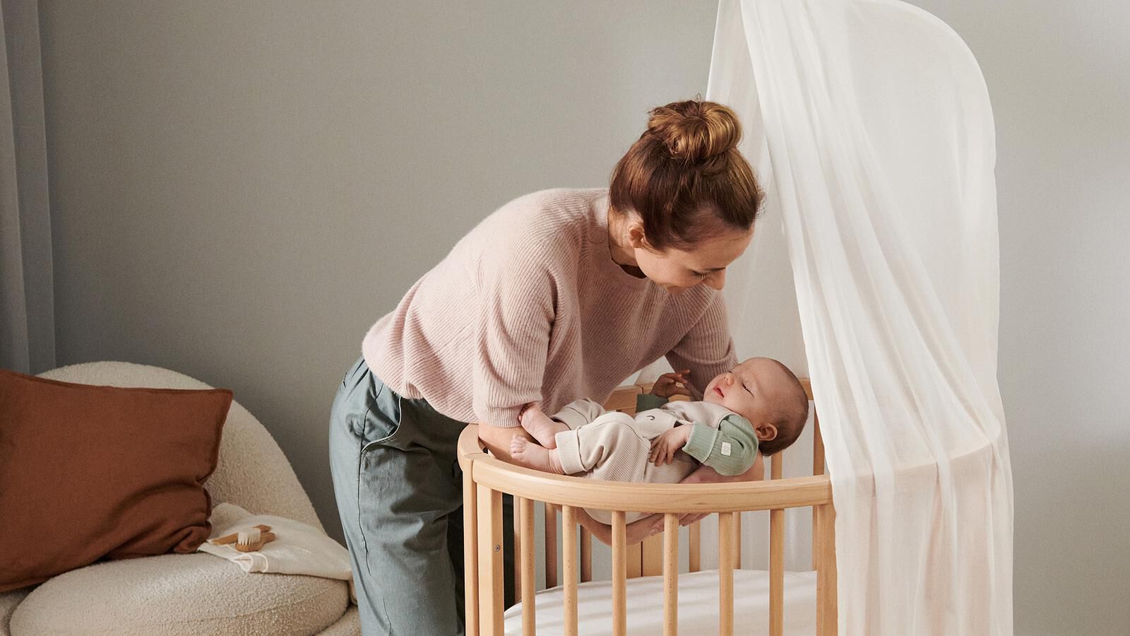 Stokke® Sleepi™｜成長に寄り添うアイコニックなベビーベッド | Stokke 