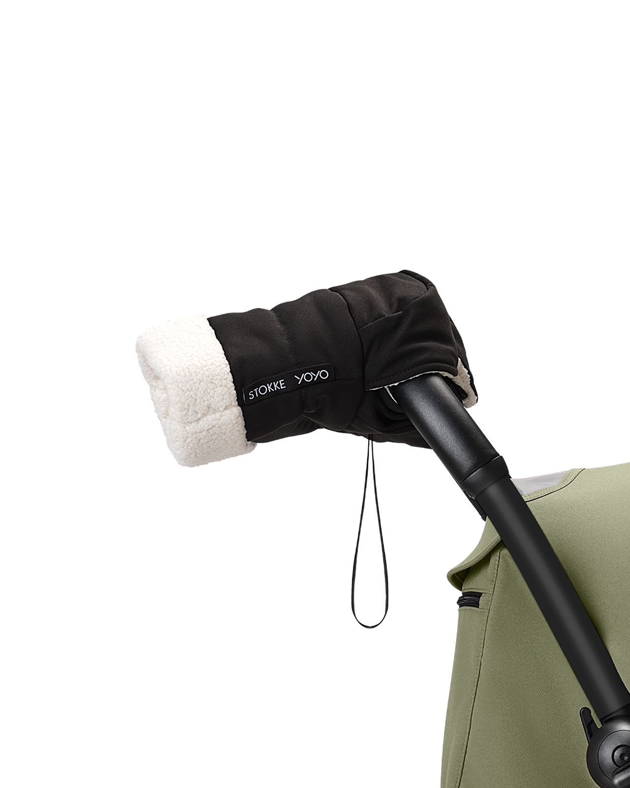 STOKKE YOYO Kinderwagen-Handmuff, schwarz mit weißem Sherpa-Futter, an einem olivgrünen Kinderwagen.