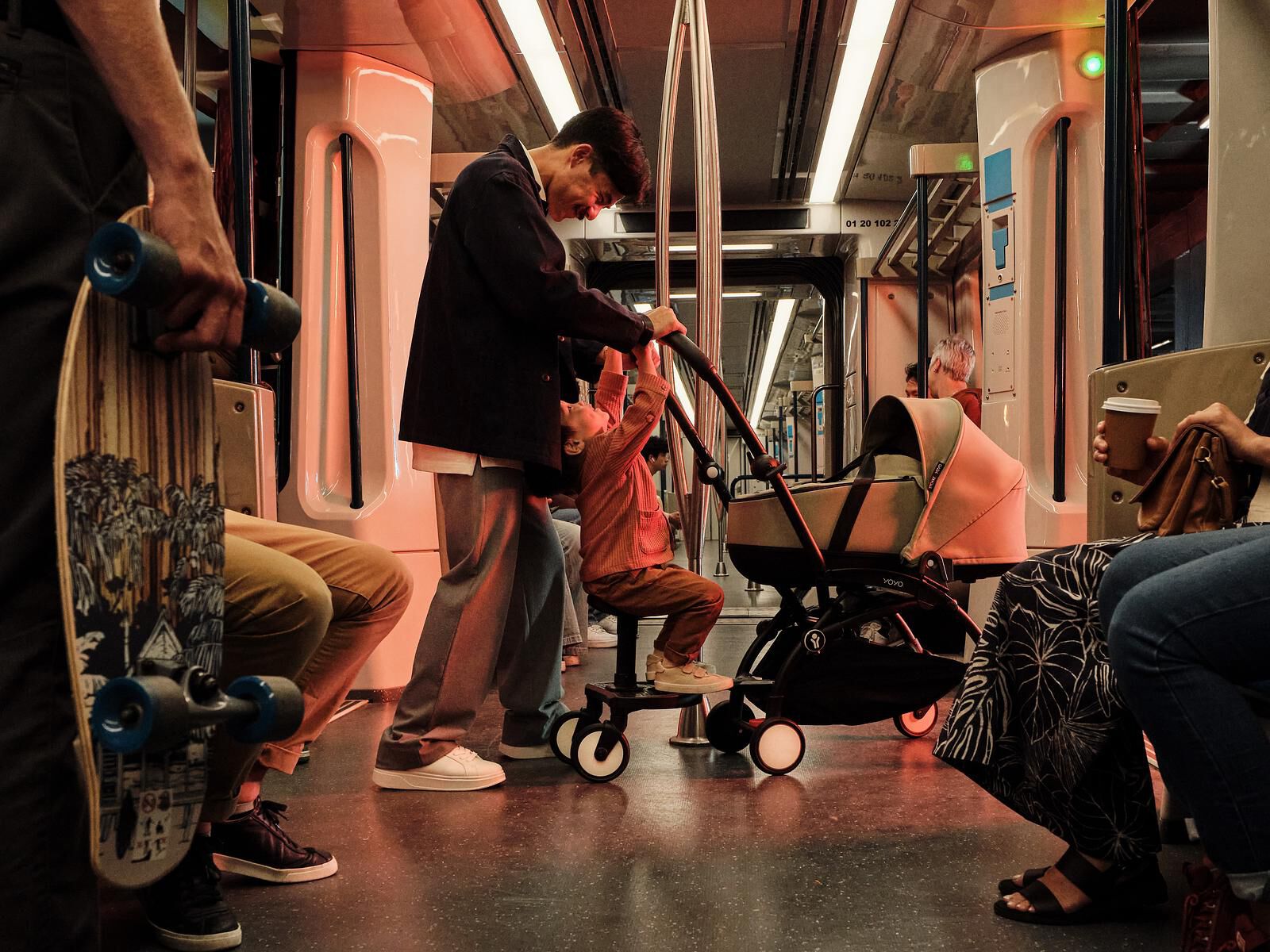Man with a kid and the YOYO bassinet
