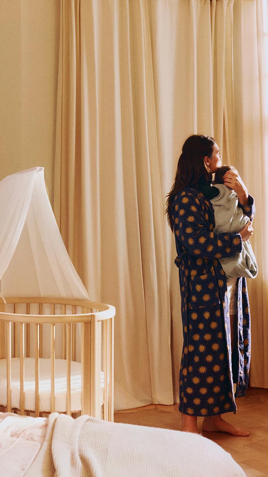 Stokke® Sleepi™ | the adaptable oval crib that grows with your