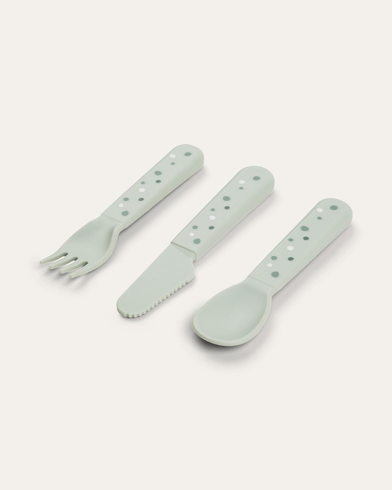 Foodie bestekset Een set van drie lichtgroene babybestek: een vork, mes en lepel met stippelhandvatten.