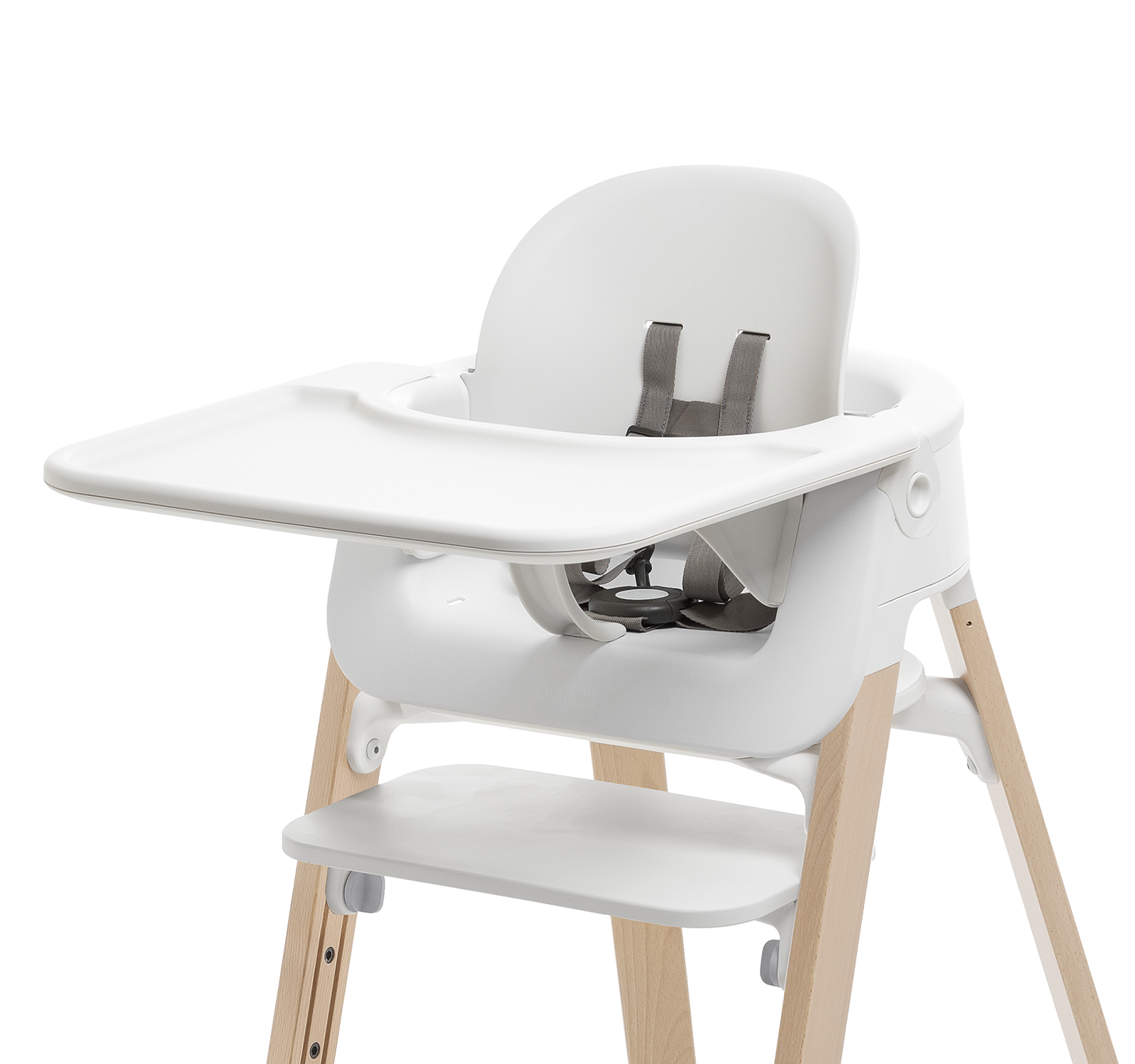 트레이, 안전 스트랩, 나무 다리가 있는 현대적인 흰색 하이체어.