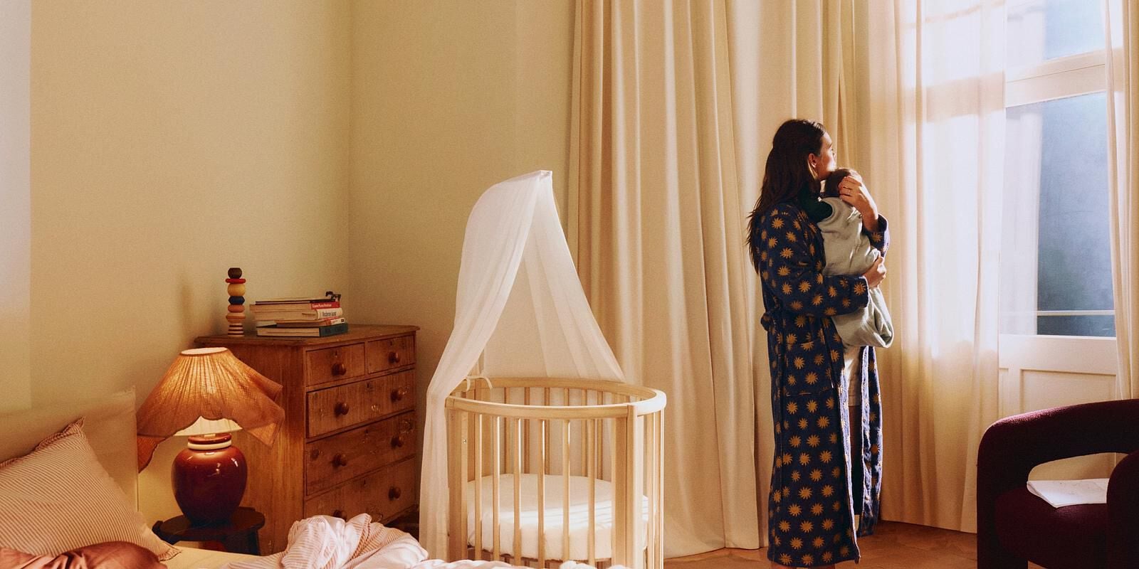 Stokke® Sleepi™ Mini Crib: The Perfect Convertible Crib for Your