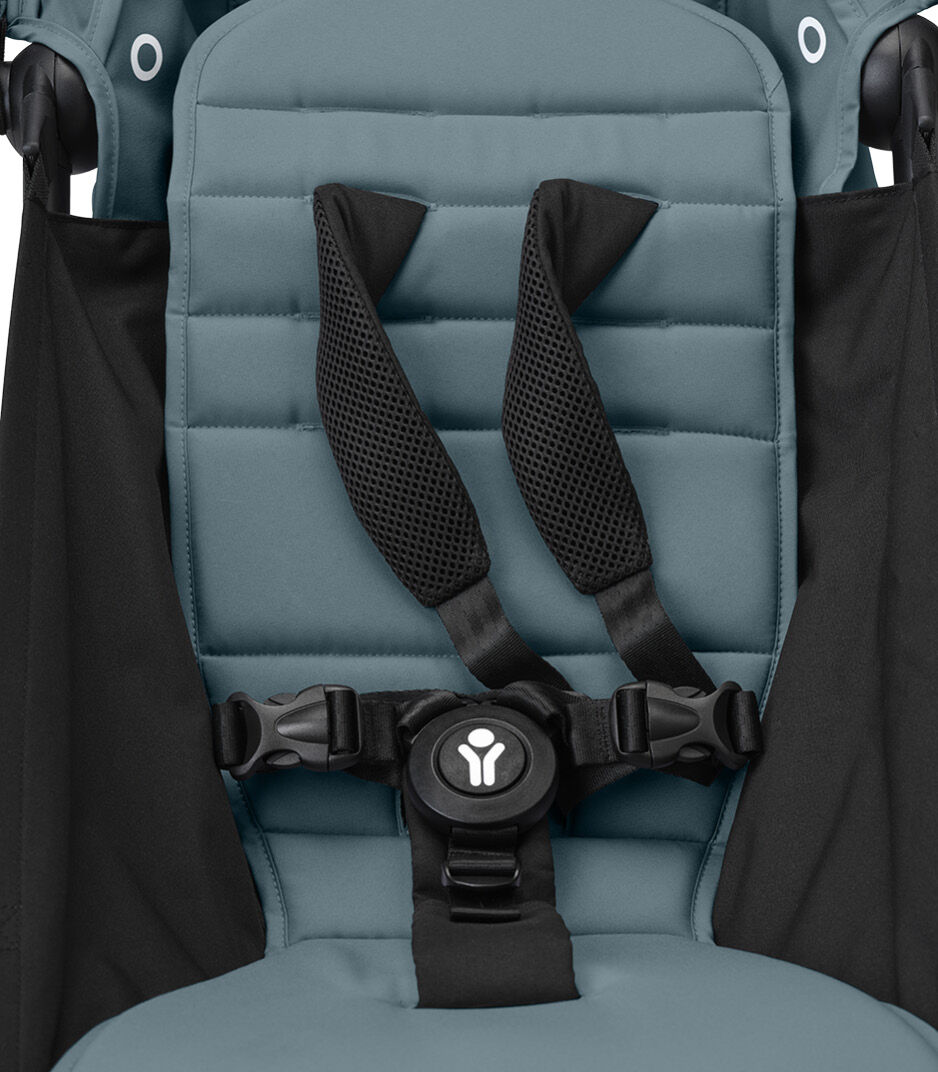 Stokke® YOYO3® 6+ Aqua. Shoulder strap mesh, close-up. galery image 4