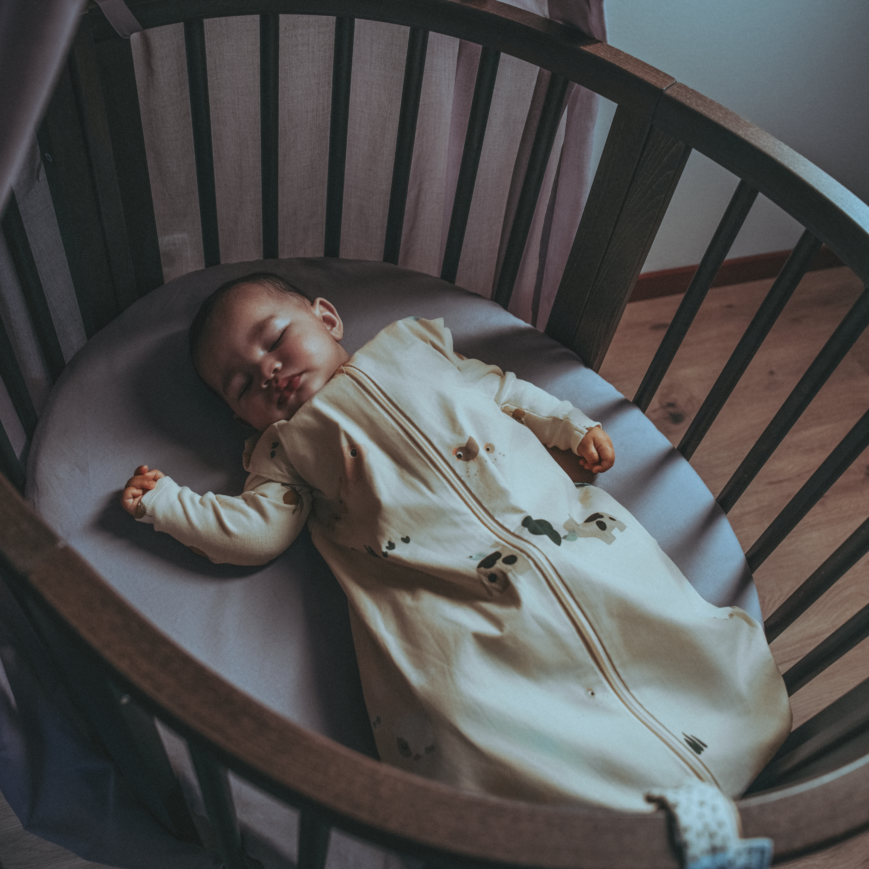 Gigoteuse Done by Deer™ 70 cm – TOG 2.5, Tiny Farm Sand, mainview Image de la galerie 2