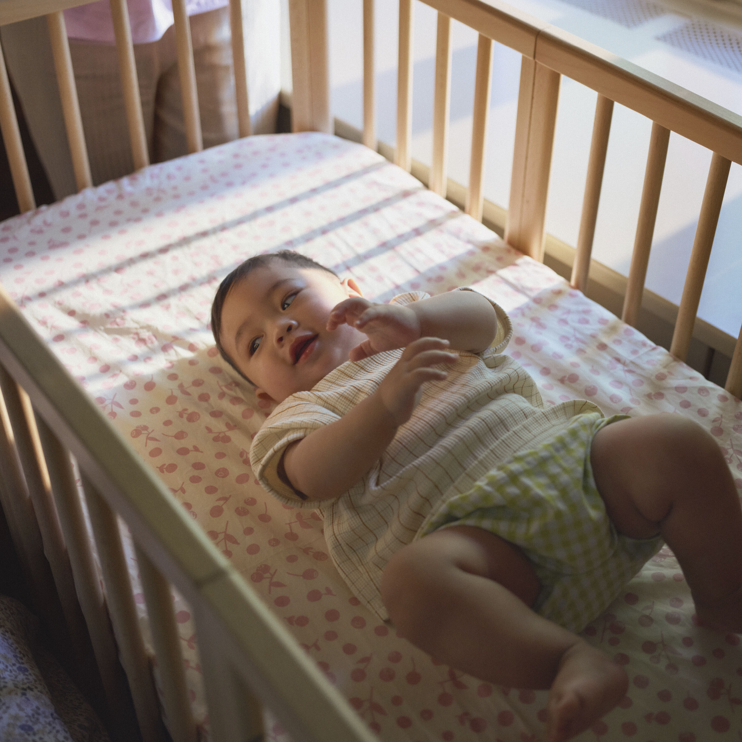 Stokke® Bed 60x120cm Fitted Sheet Wild Rose Berries, Wild Rose Berries, mainview