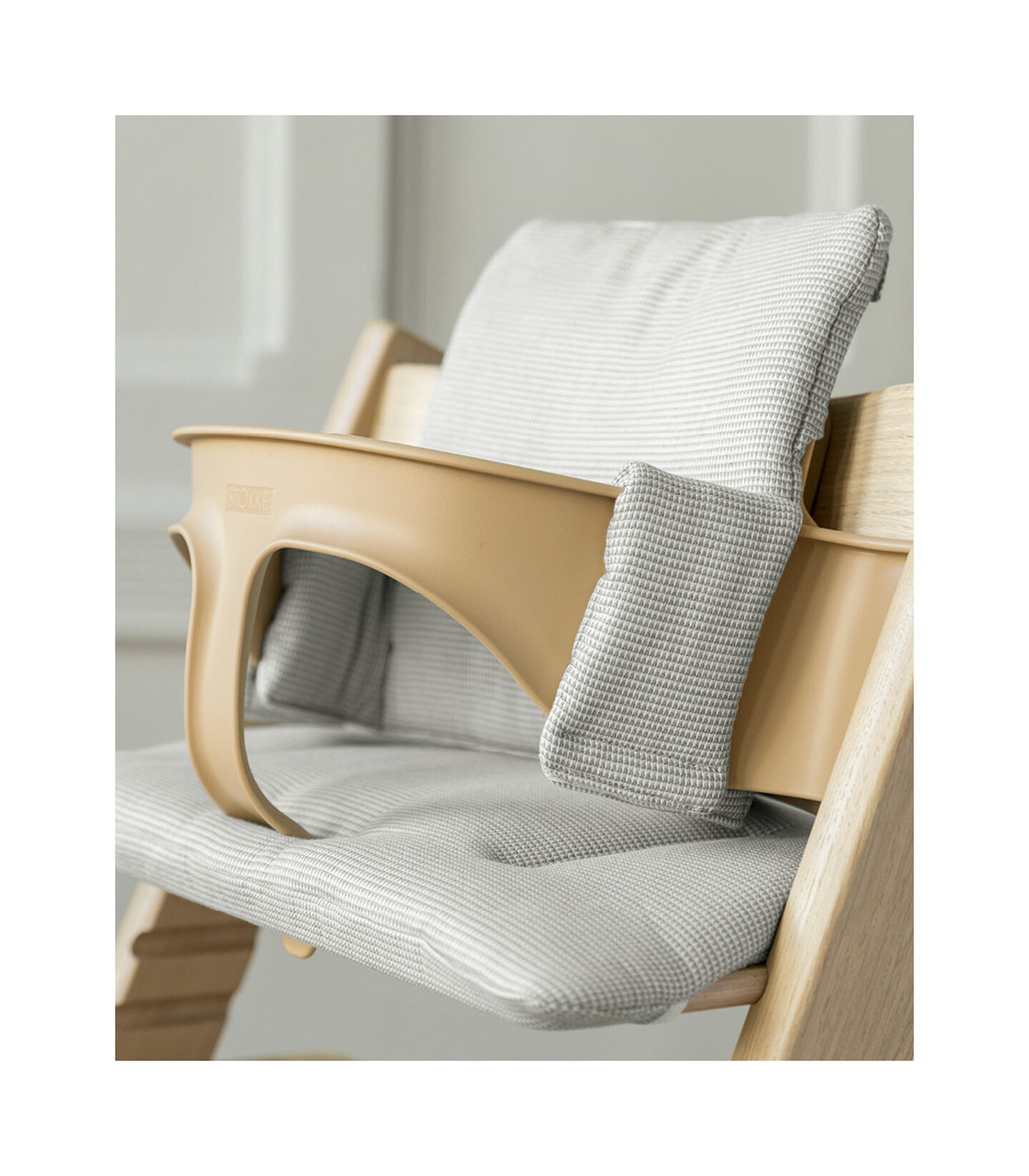 Tripp Trapp® Classic Cushion Nordic Grey on Oak Natural chair with Baby Set Natural view 4