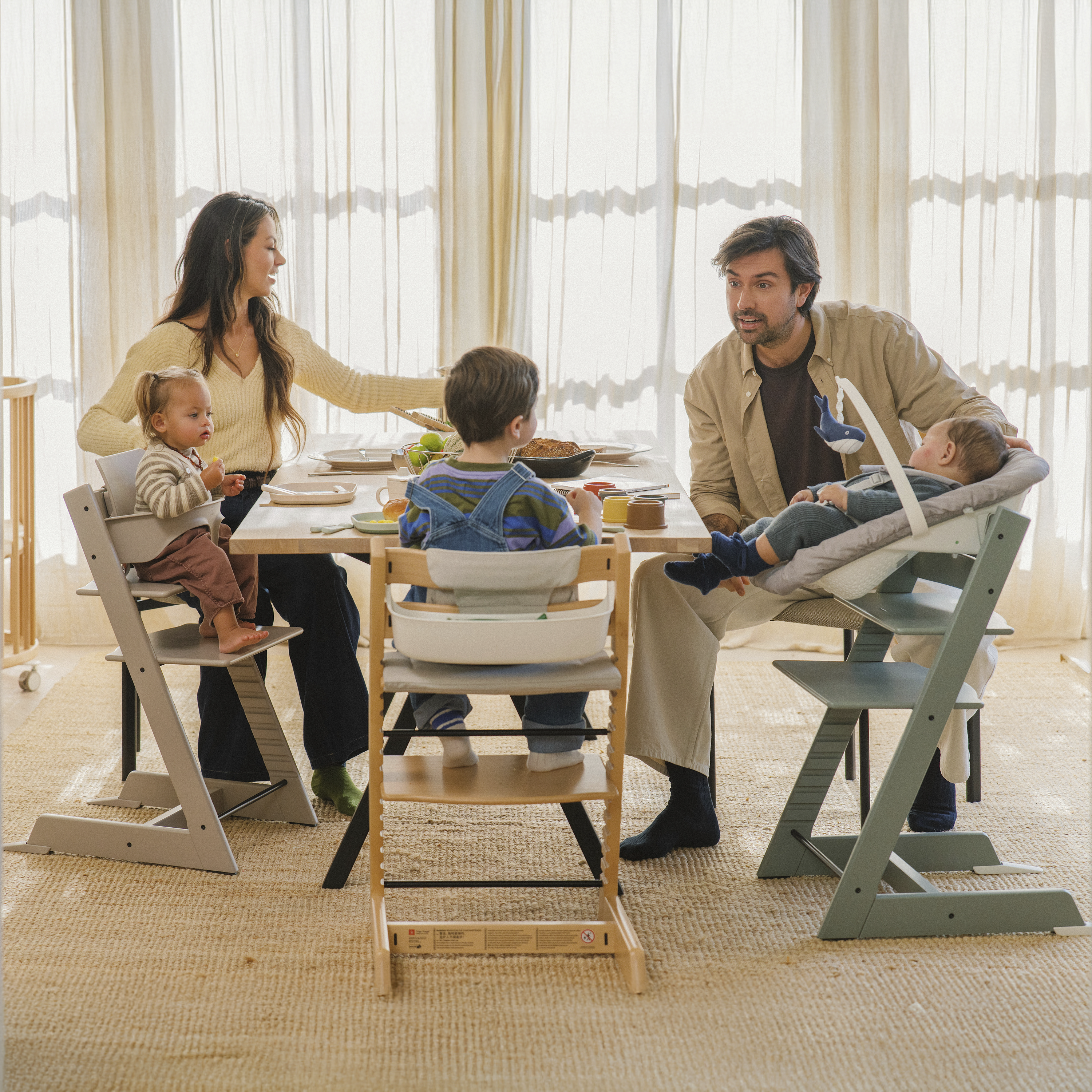 ストッケ　トリップトラップ　ストームグレー　（ライトグレー）　ハイチェア トリップ トラップ ハイチェア | ストッケ | Stokke® オンラインショップ