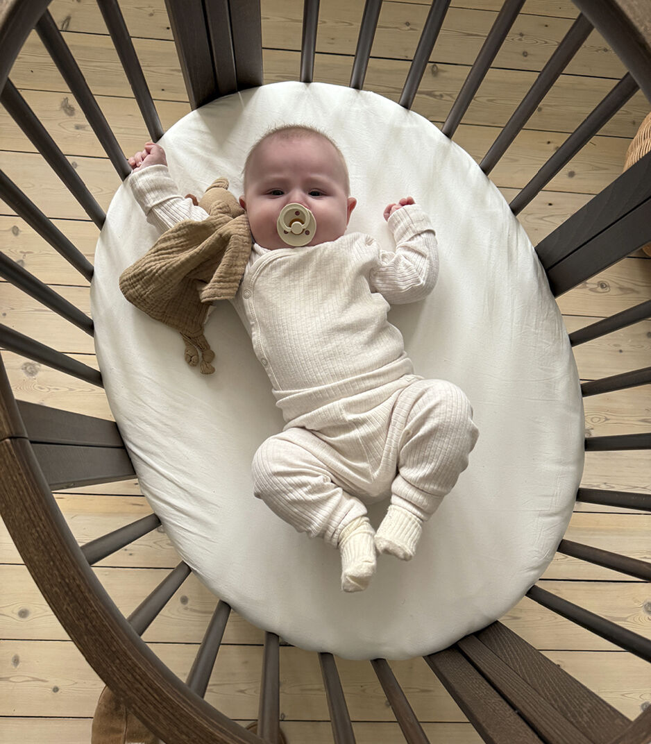 Stokke® Sleepi™ Mini Bett V3, Warm Brown, mainview Galeriebild 3