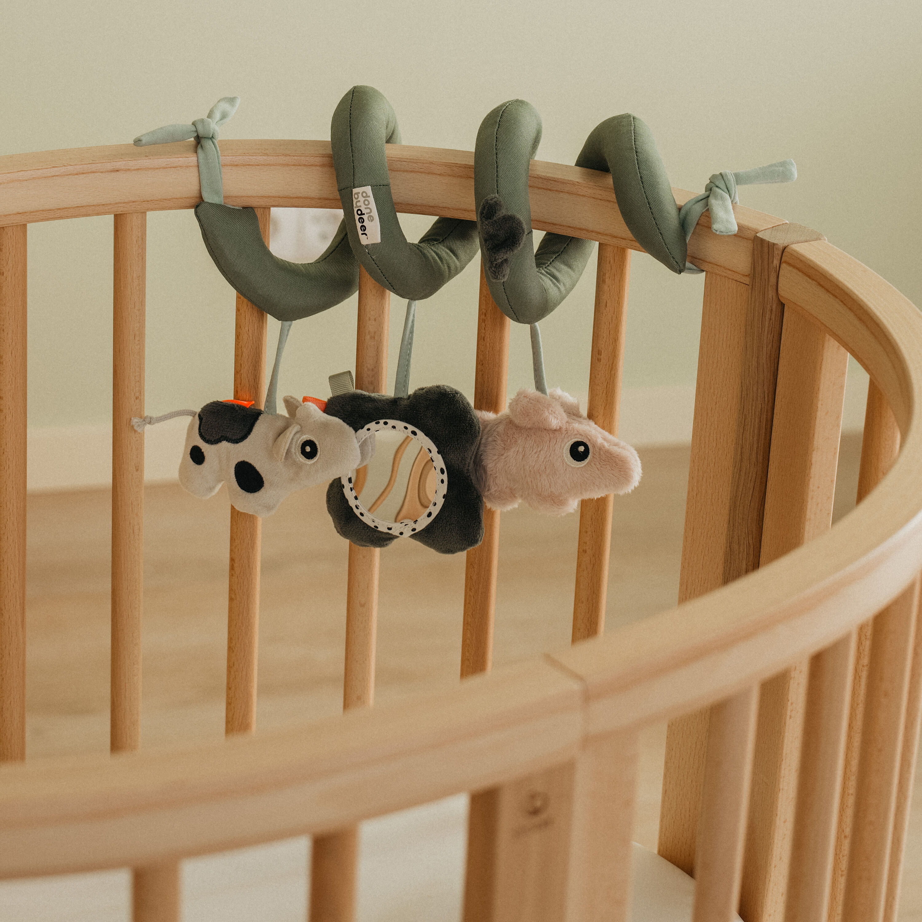 Done by Deer™ Aktivitetsspiral, Tiny Farm Sand, mainview galleribild 3