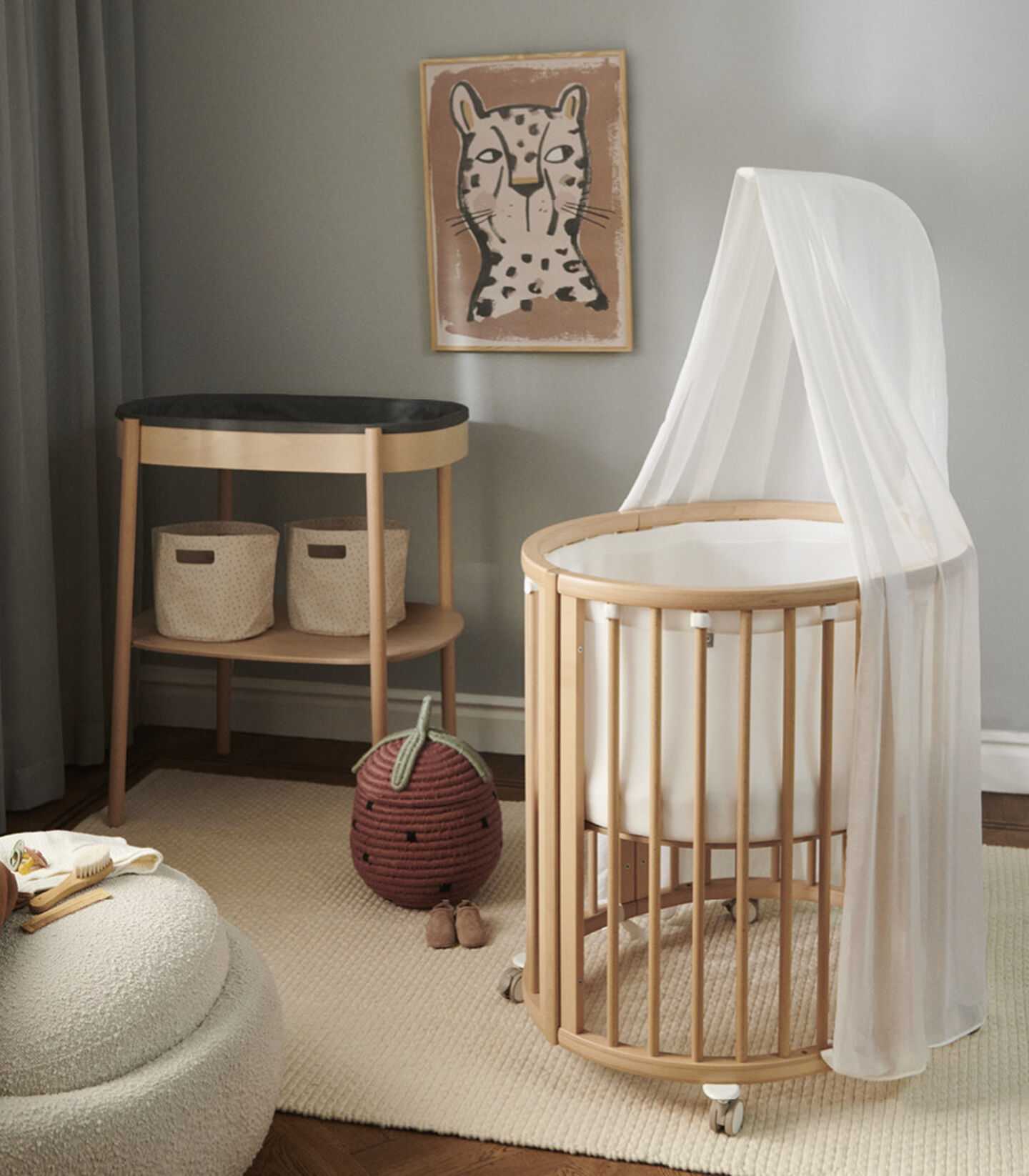 Stokke® Sleepi™ Mini V3, Natural. With Mattress, Mesh Liner and Canopy. view 5