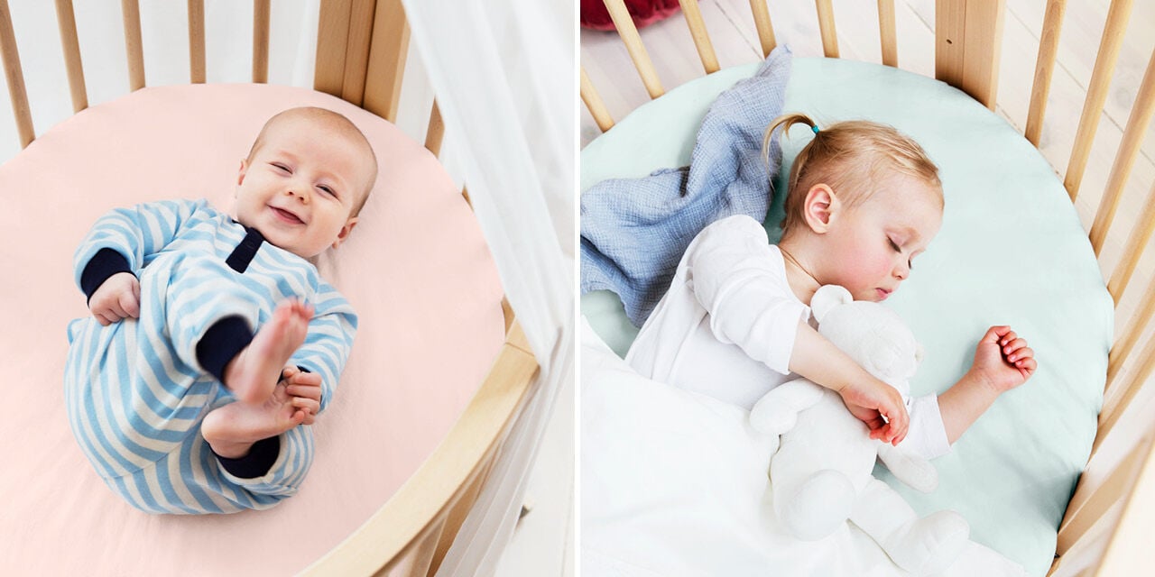 Stokke® Sleepi™ Fitted Sheet Peachy Pink and Powder Blue. view 1