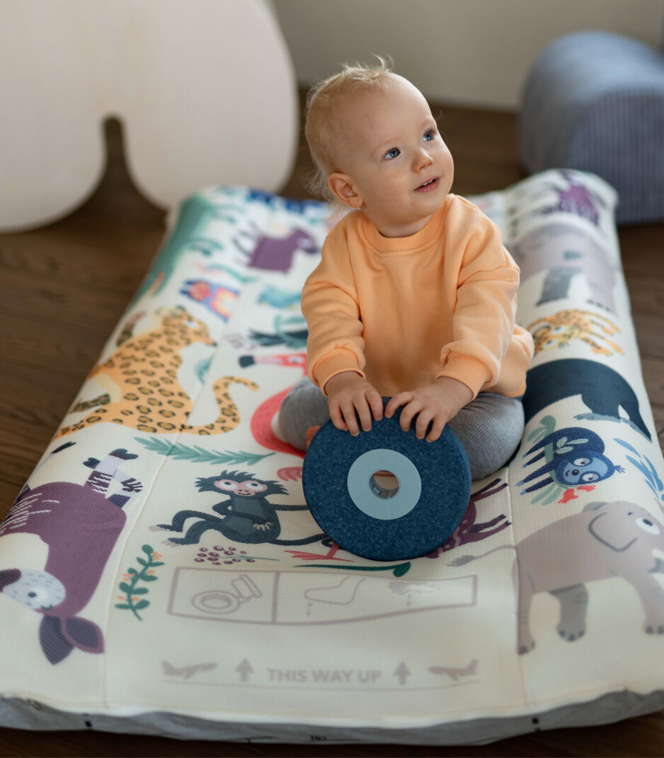 Stokke® JetKids™ CloudSleeper™ Animal Land, Animal Family, mainview