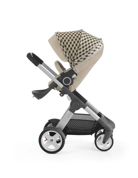 Stokke&reg; Crusi&trade; with Stokke&reg; Stroller Seat and Beige Cube Style Kit.
