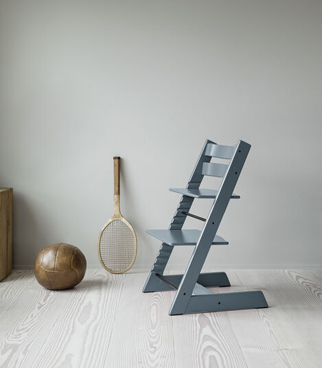 møl Vær stille kranium Højstol af den skandinaviske designer Peter Opsvik. En behagelig og  ergonomisk bøgetræsstol, som vokser med dit barn - fra nyfødt til  voksenalderen.