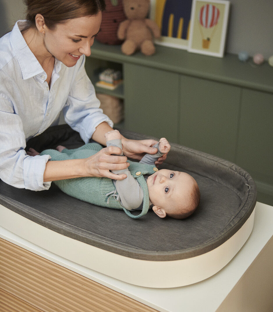 Stokke® Sleepi™ Dresser Natural, and Stokke® Sleepi™ Changer. Emotional close-up. galery image 3
