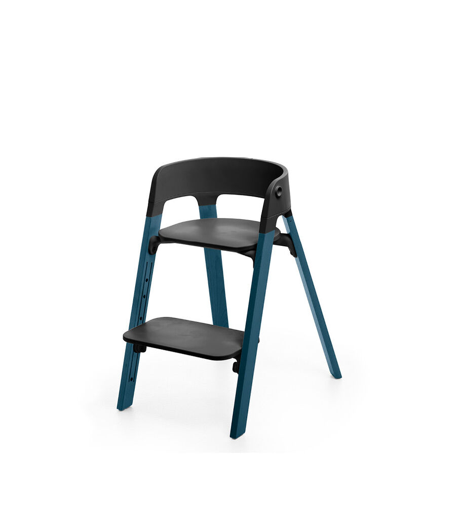 Stokke&reg; Steps&trade; Chair, Beech Midnight Blue with Black Seat. Foortrest low.