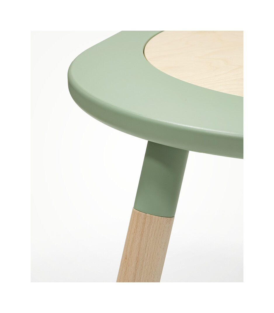 Stokke® MuTable™ Table. Natural/Clover Green. With basic wood board. Detail.