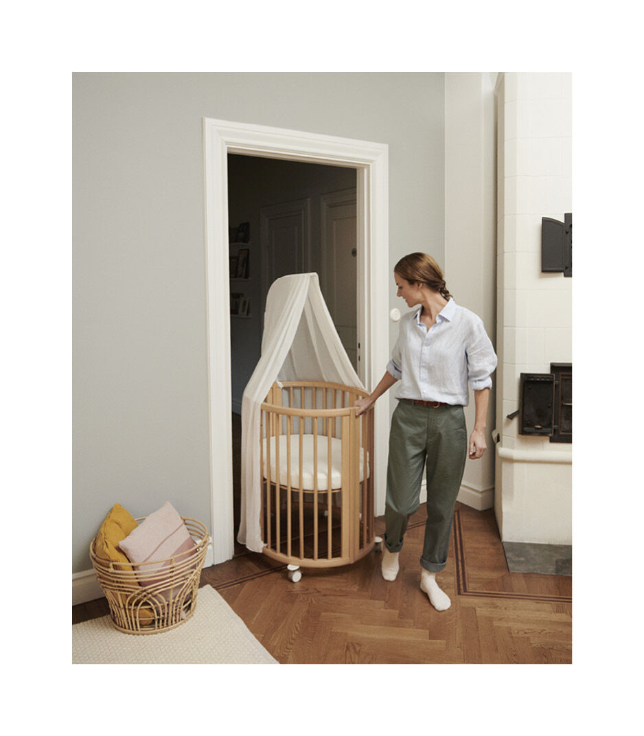 Stokke® Sleepi™ Mini V3, Natural. With Mattress and Canopy. Detail.