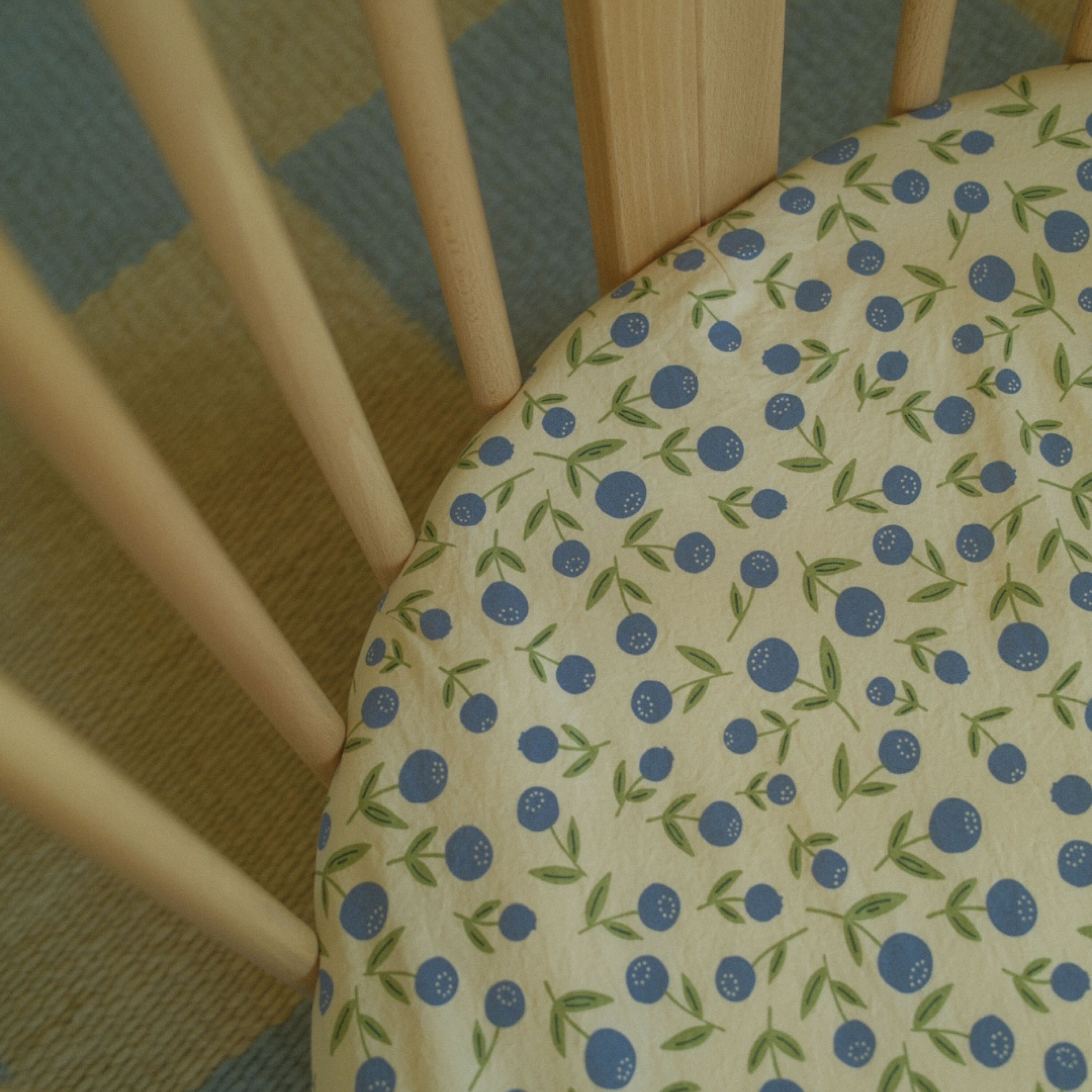 Drap-housse Stokke® Sleepi™ Mini, Nordic Blueberries, mainview Image de la galerie 4