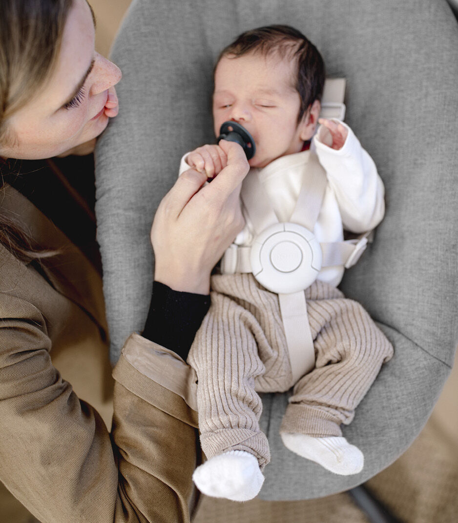 Шезлонг для новорожденного Stokke® Nomi® Newborn Set, Black Grey Sand, mainview