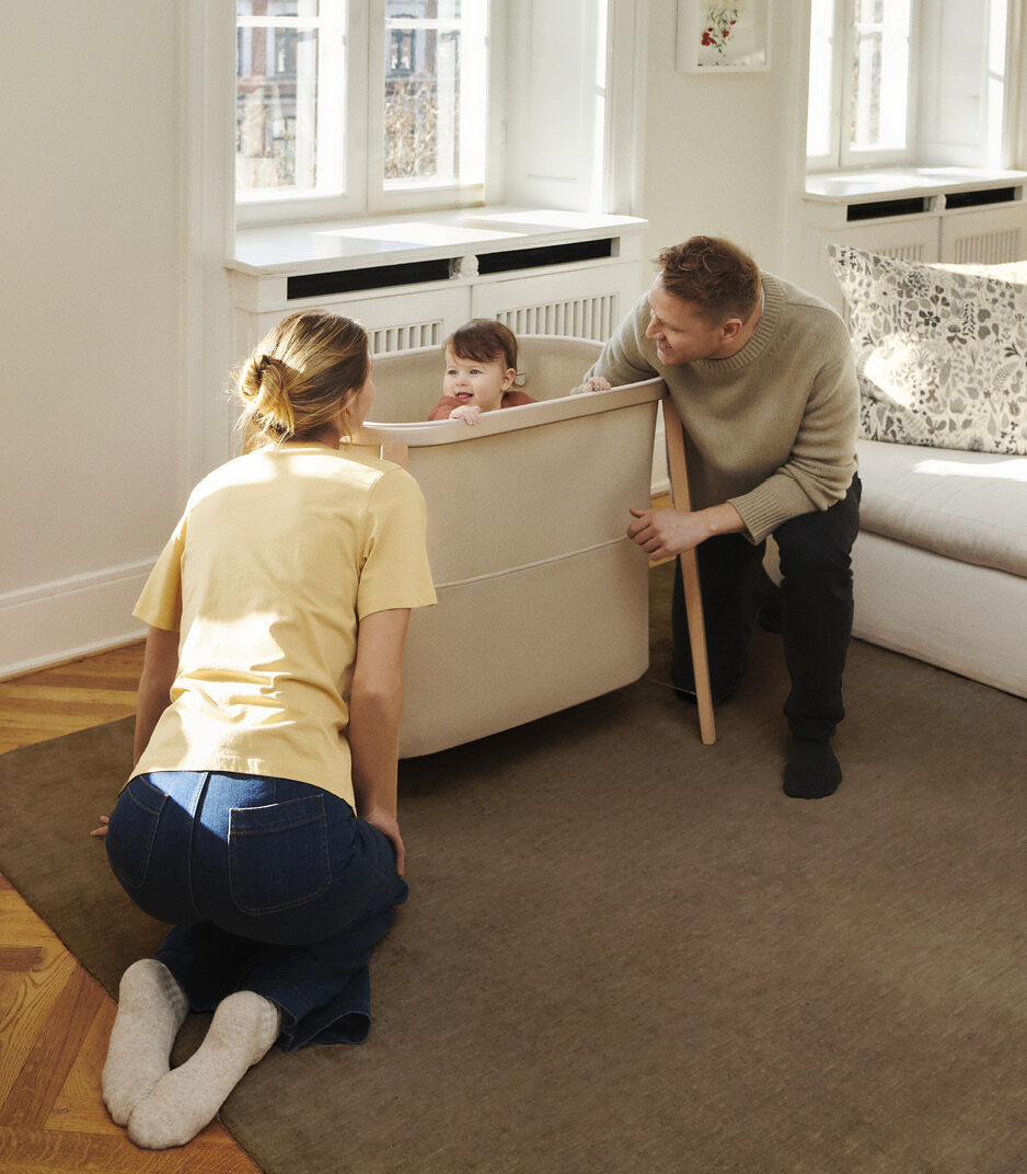 Stokke® Snoozi™ Bassinet, 沙米色, mainview 圖庫圖像 6