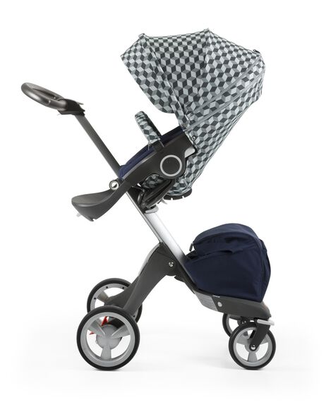 Stokke&reg; Stroller Seat with Style Kit Grey Cube and Stokke&reg; Xploy&reg; chassis, Deep Blue.