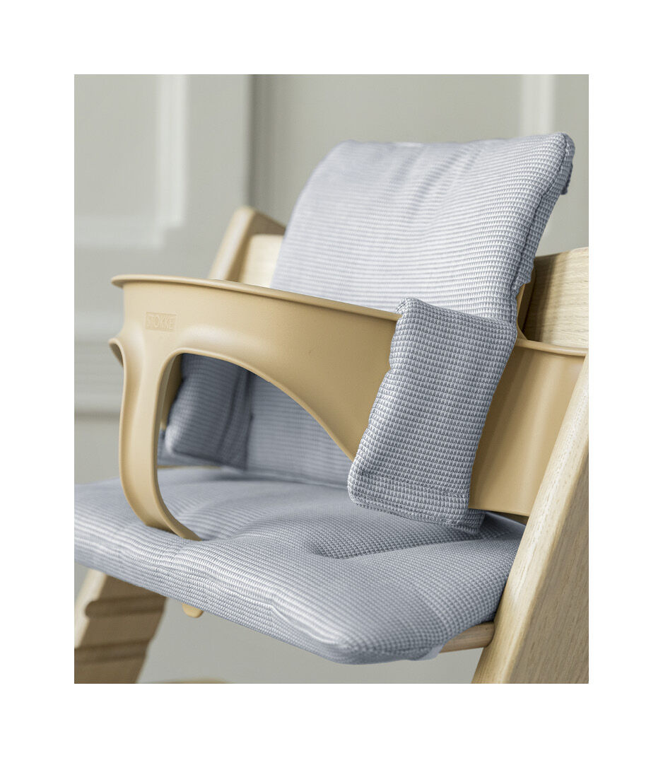 Tripp Trapp® Classic Cushion Nordic Blue on Oak Natural chair with Baby Set Natural. Detail.