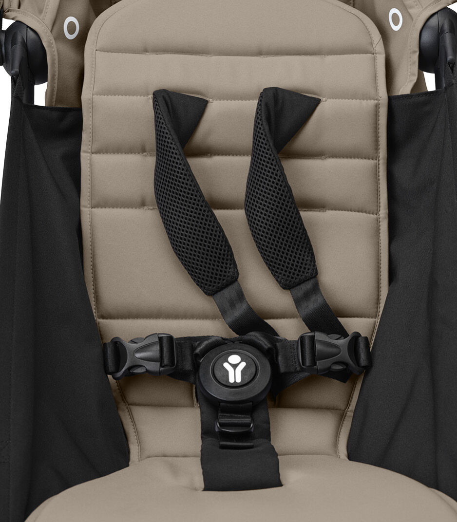 Stokke® YOYO3® 6+ Taupe. Shoulder strap mesh, close-up. galery image 6