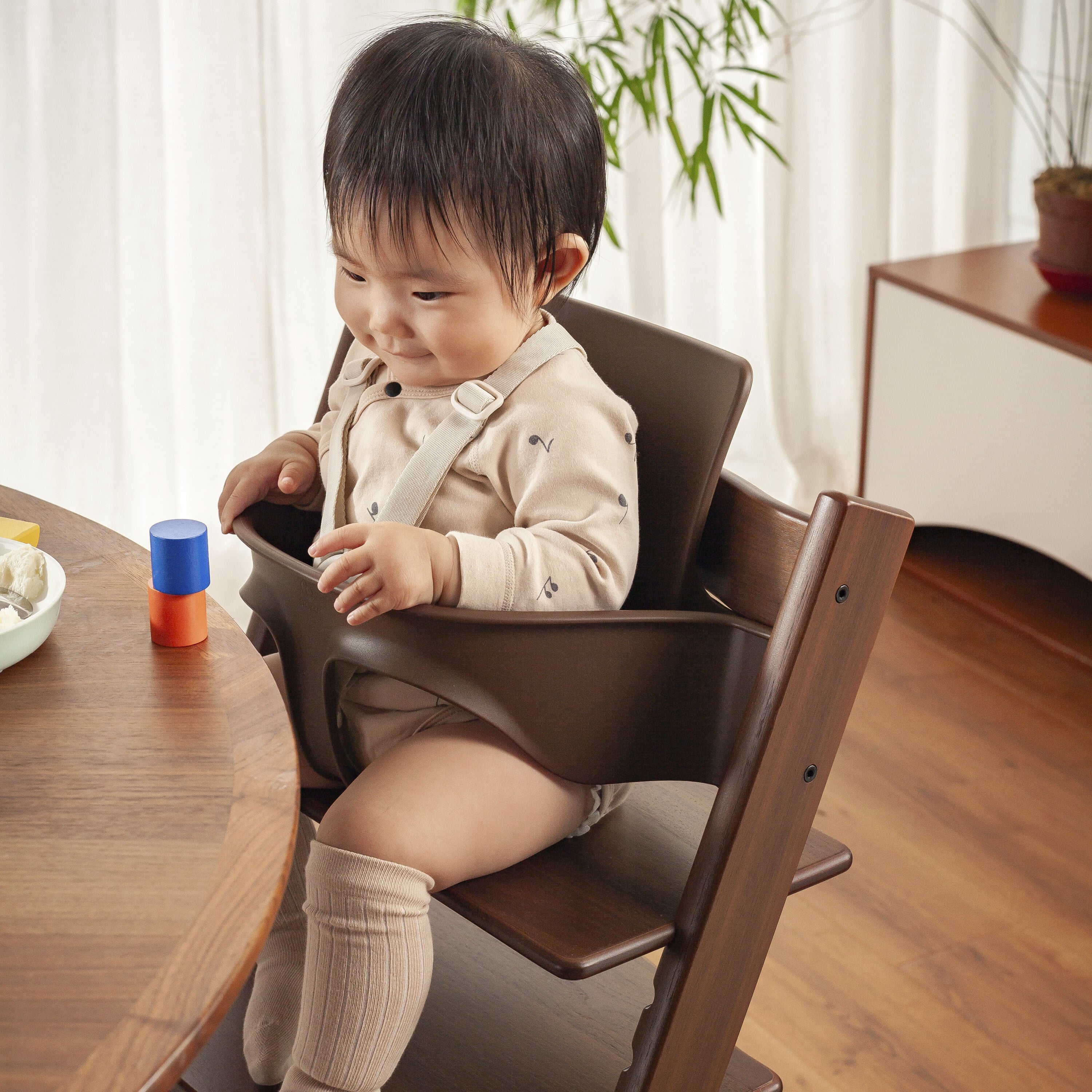 S*h様 STOKKE Tripp&Trappウォールナットブラウン＋延長グライ Tripp Trapp® Signature Walnut | An Icon Crafted in Walnut | Stokke