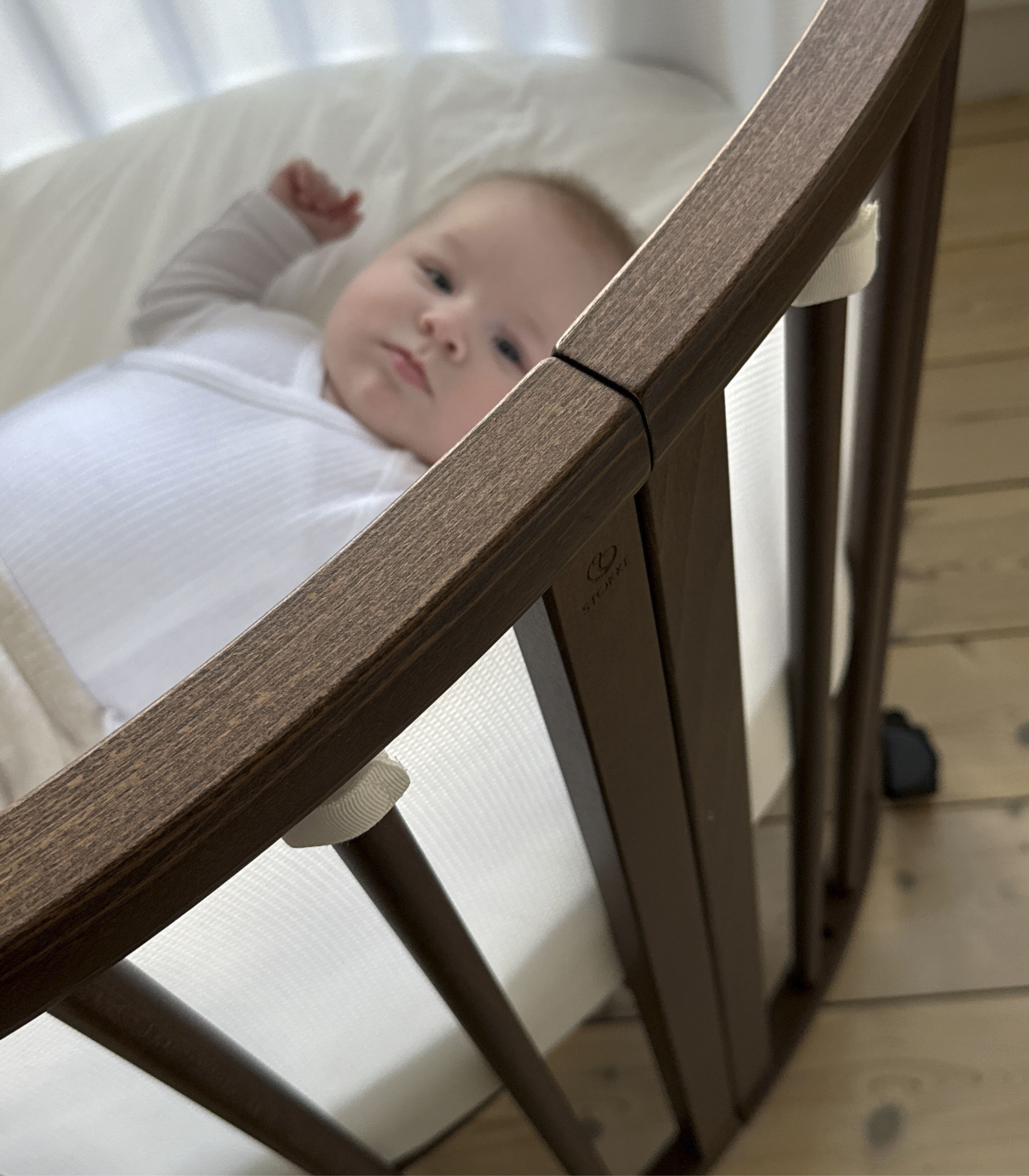 Stokke® Sleepi™ Mini​ Crib with Mattress​, Warm Brown, mainview galery image 4