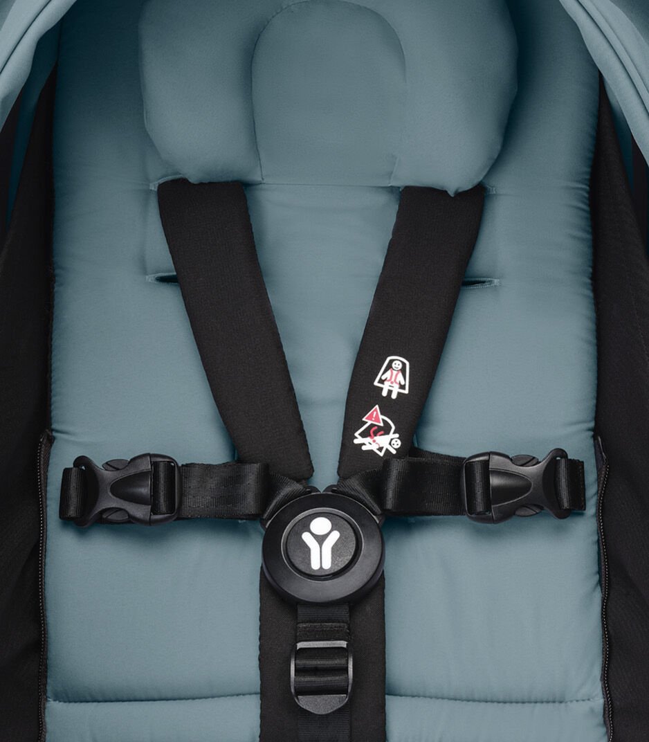Stokke® YOYO3® 0+ Aqua. Harness, close-up. galery image 4