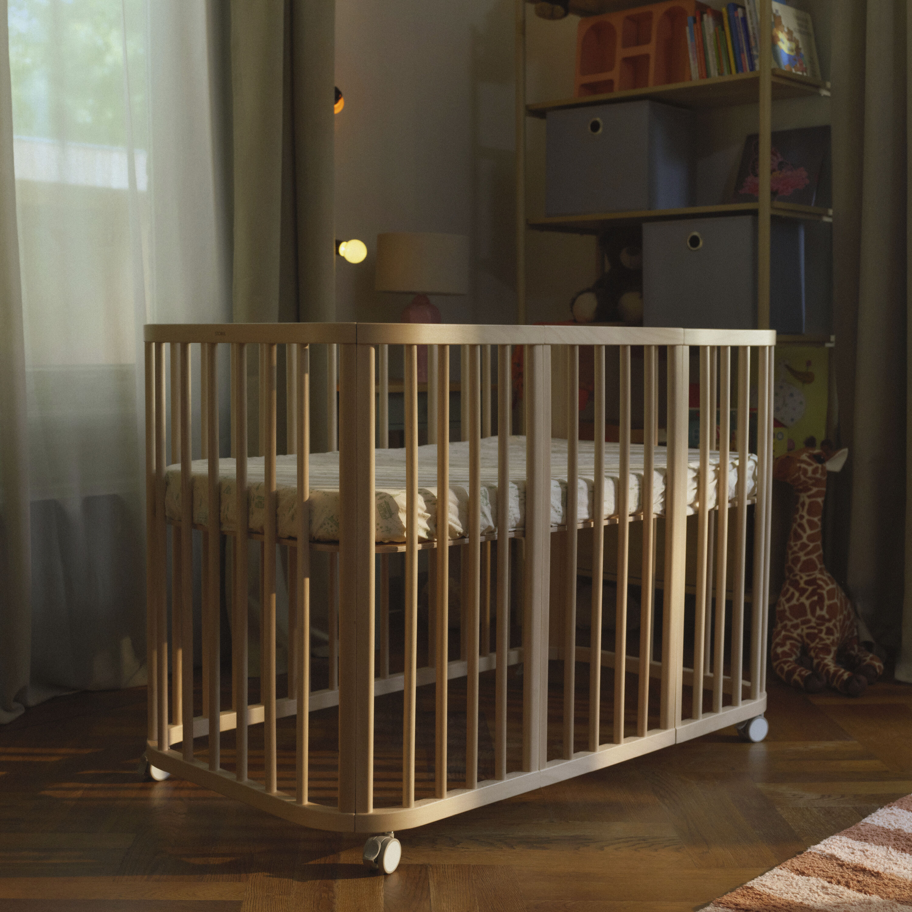 Stokke® Seng 60 x 120 cm Formsydd Laken Sage Green, Sage Green Map, mainview