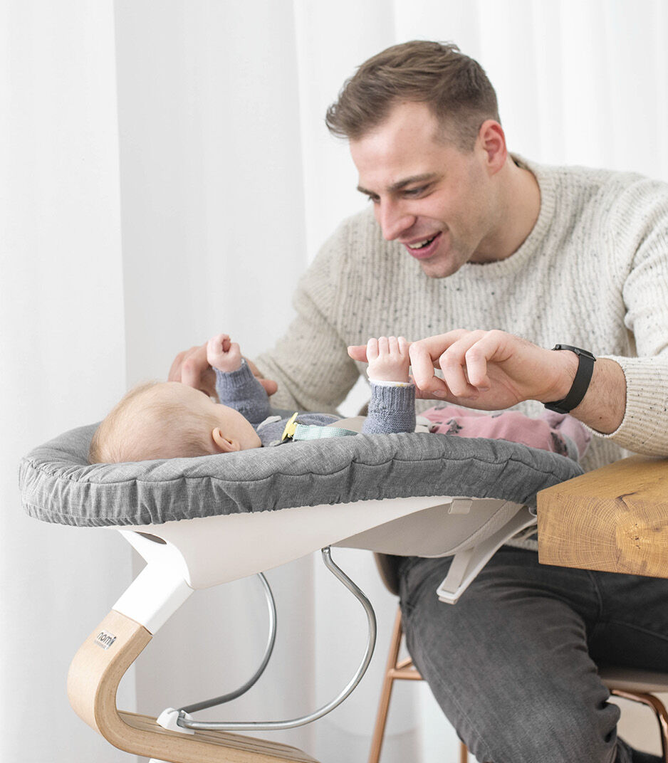 Stokke® Nomi® Newborn Set 初生嬰兒套件, 白色/灰粉色, mainview 圖庫圖像 3