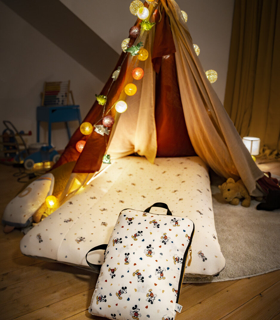 JetKids™ de Stokke® CloudSleeper™ Mickey Celebration, Mickey Celebration, mainview