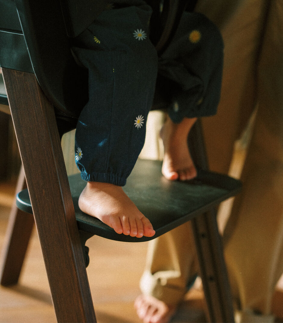 Stokke® Steps™ 高椅, Black / Warm Brown, mainview 圖庫圖像 3