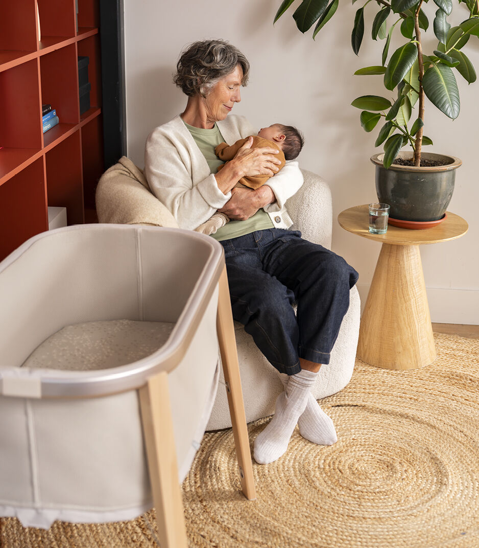 Люлька Stokke® Snoozi™, Песчаный бежевый, mainview изображение из галереи 9