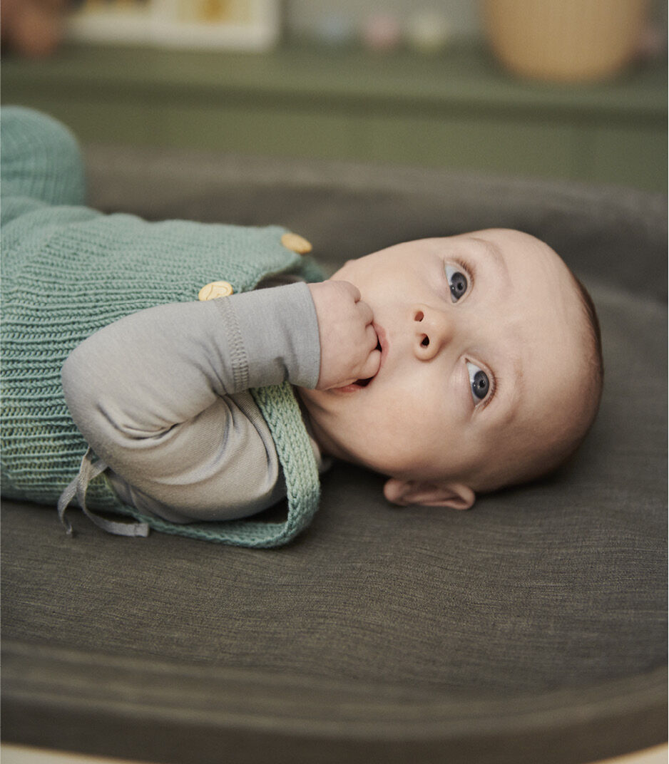Stokke® Sleepi™ Changer. Emotional close-up. galery image 3