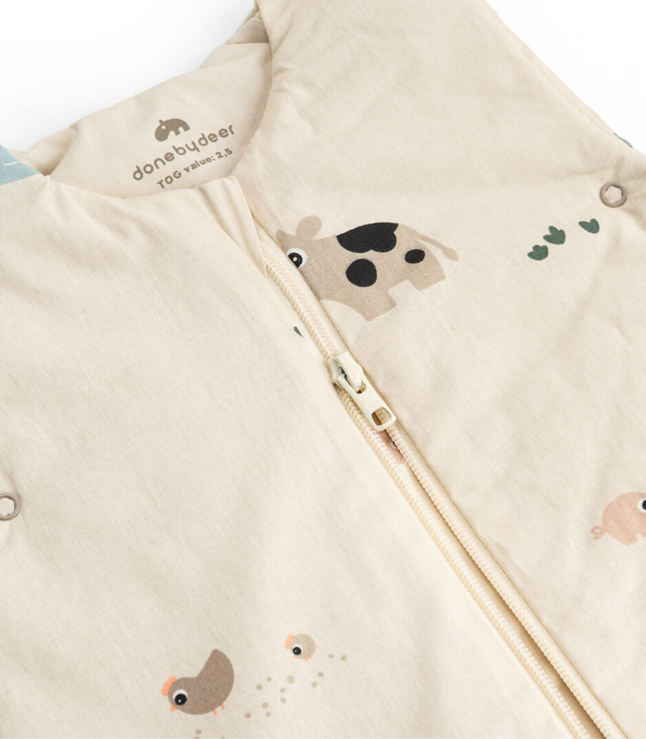 Done by Deer. Sleepy bag TOG 2,5 - Tiny farm - Sand. Close-up. galery image 4