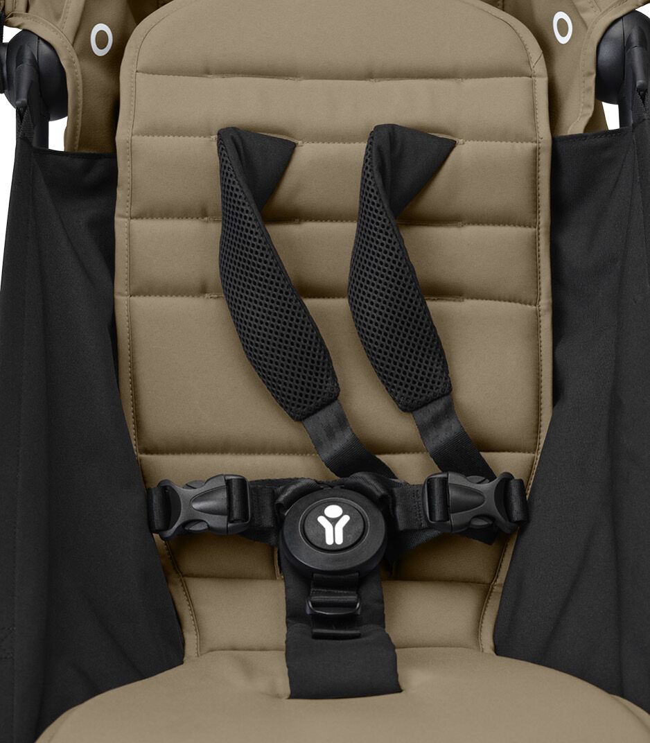 Stokke® YOYO3® 6+ Toffee. Shoulder strap mesh, close-up. galery image 6