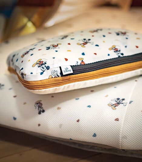 JetKids™ by Stokke® CloudSleeper™ Mickey Celebration, Mickey Celebration, mainview view 4