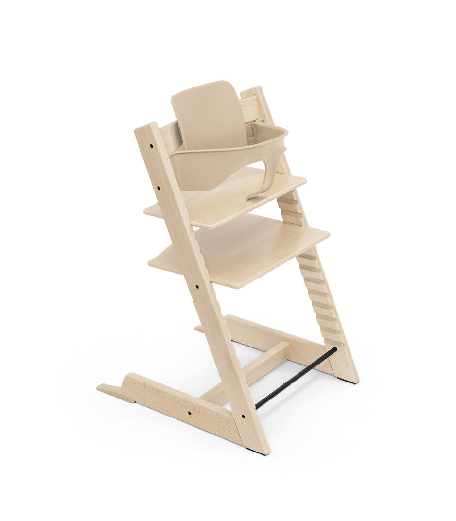 Chaise haute par le designer scandinave Peter Opsvik. Une chaise en bois de  hêtre ergonomique et confortable qui grandit avec l'enfant, dès la naissan