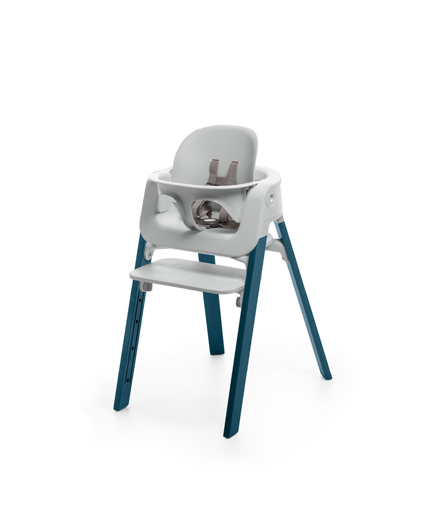 Stokke&reg; Steps&trade; Midnight Blue chair with Baby Set Light Grey.