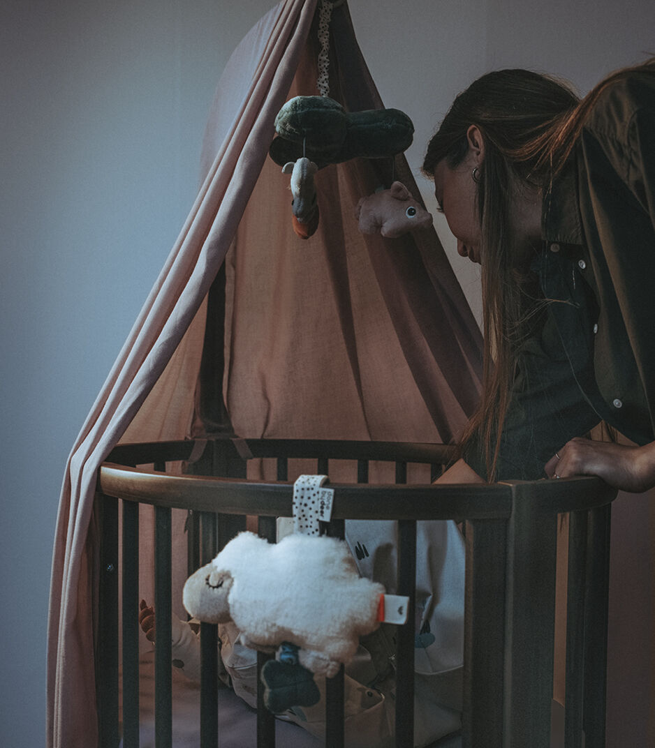 Jouet musical Done by Deer™ – Sheepy Sable, Sheepy Sand, mainview