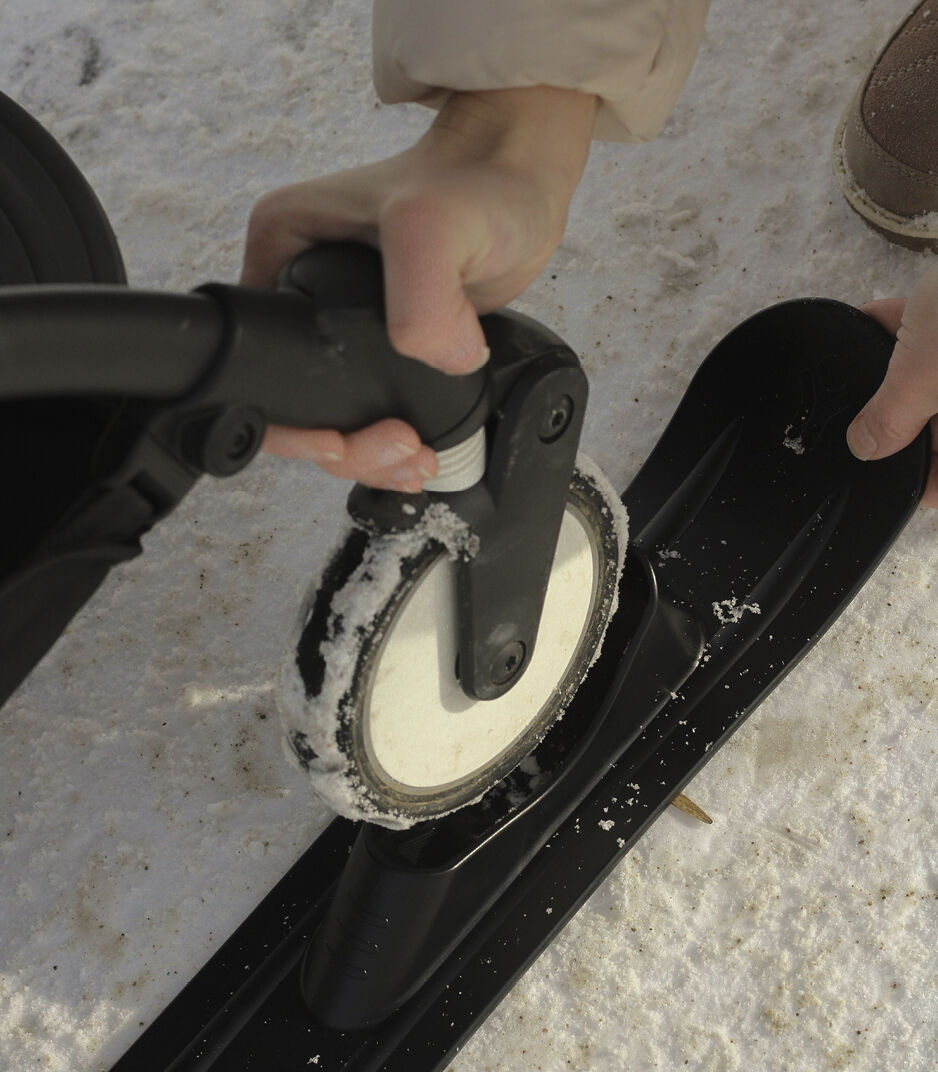 Stokke® YOYO® skis, Black, mainview galery image 3
