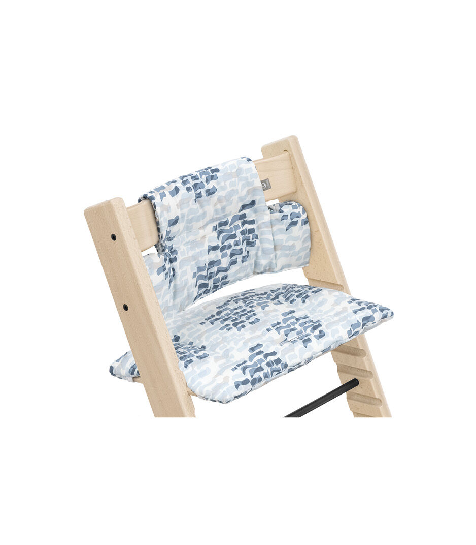 Tripp Trapp® Chair Natural with Classic Cushion Waves Blue. Detail.