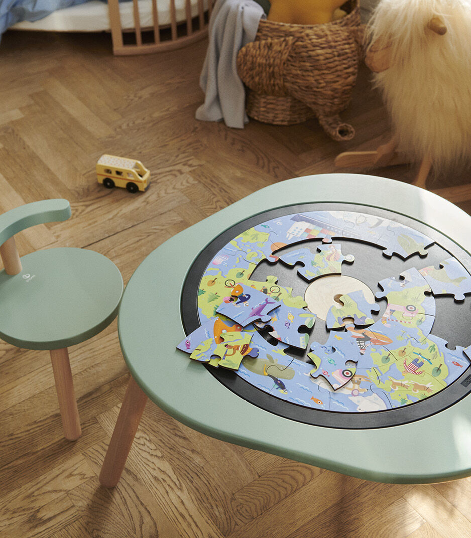 Stokke® MuTable Table with Puzzle (accessorie) and Chair. Clover Green. 