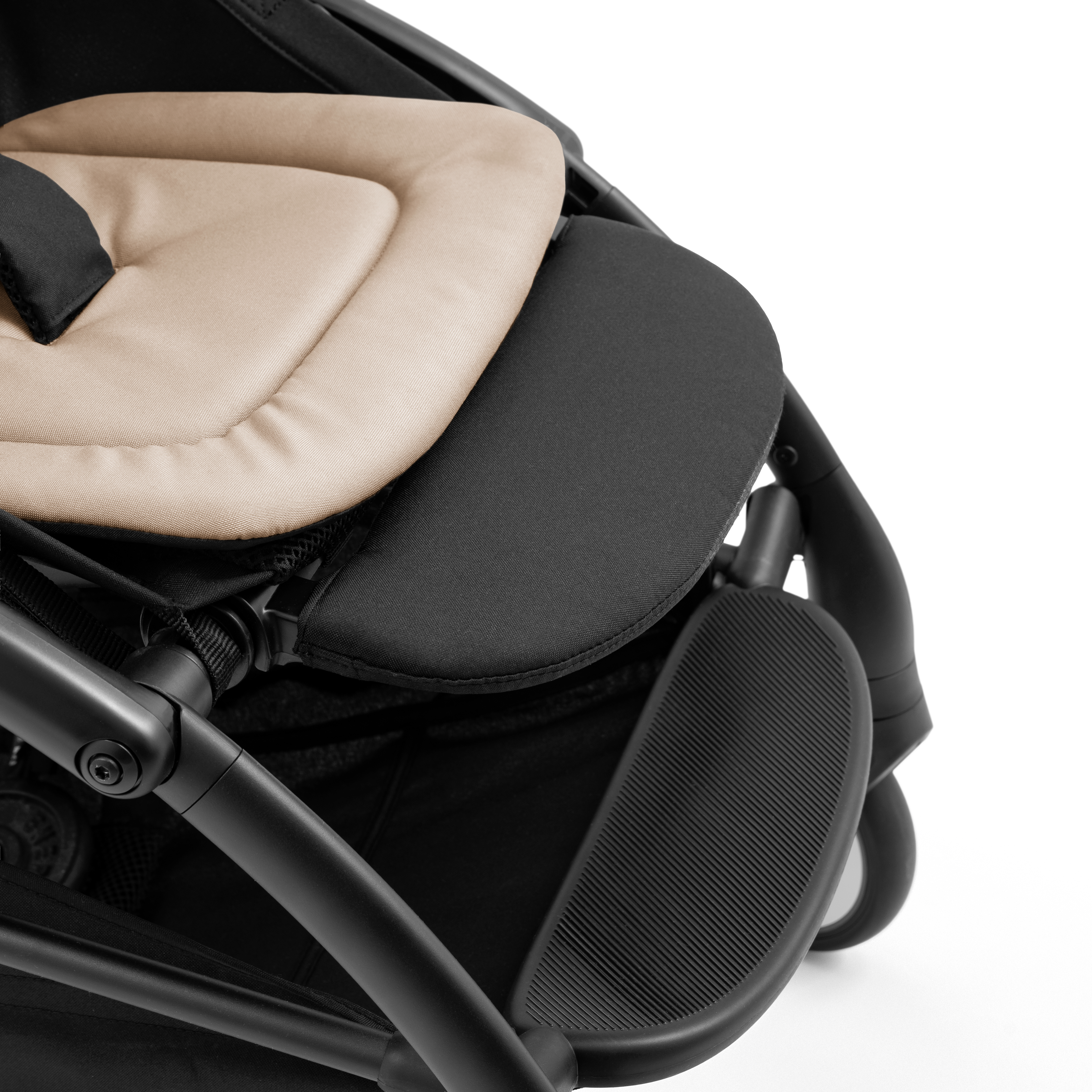YOYO5 Stroller. Seat Pack, Taupe. Footrest detail. galery image 8