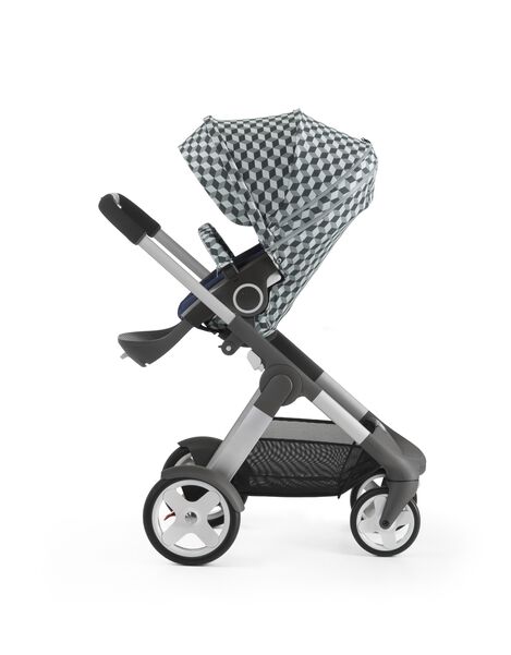 Stokke&reg; Stroller Seat with Style Kit Grey Cube and Stokke&reg; Crusi&trade; chassis, Deep Blue.