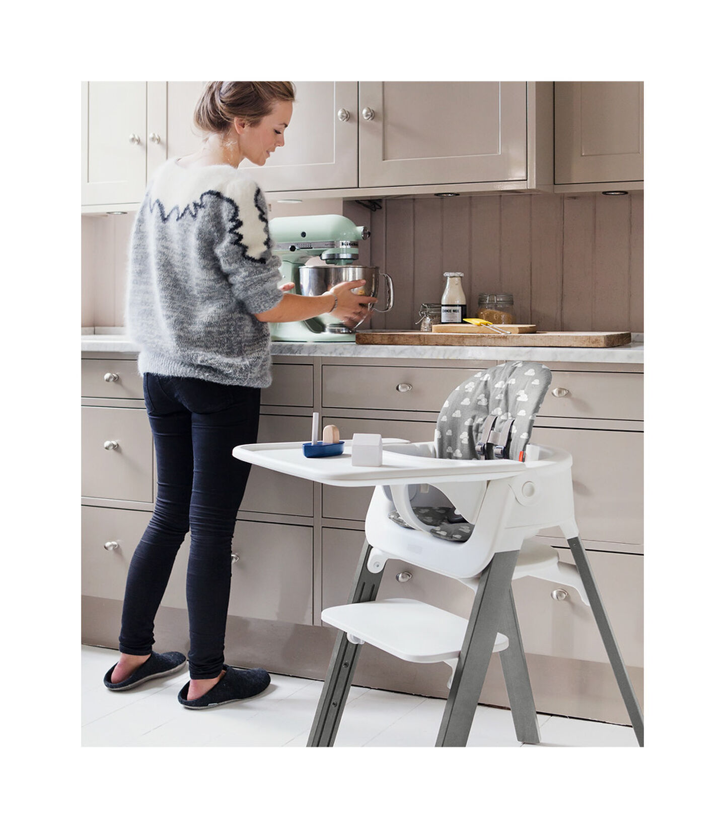 Stokke® Steps™ Chair Hazy Grey Legs with White, White/Hazy Grey, mainview view 2
